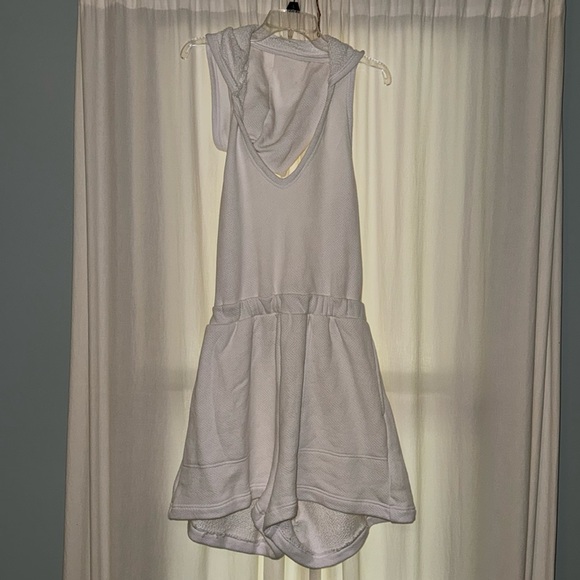 NWOT Free People Beach Oliver Backless Hooded White Romper Medium - Picture 1 of 5